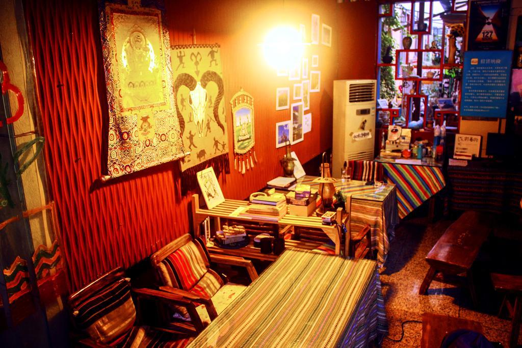 Dengba Hostel Chengdu Branch Luaran gambar